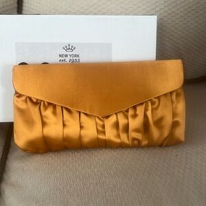 Stunning Nina clutch